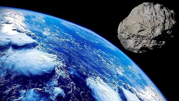 Planetoidy - W czwartek 31paźdz2019 późnym popołudniem zaledwie 12,... kilometrów od Ziemi przeleciała planetoida 2019 UN13.jpg