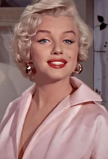 Marilyn Monroe - F4peLnjXsAA_Nrk.jpg